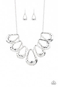 Teardrop Envy Silver Necklace Paparazzi - 758