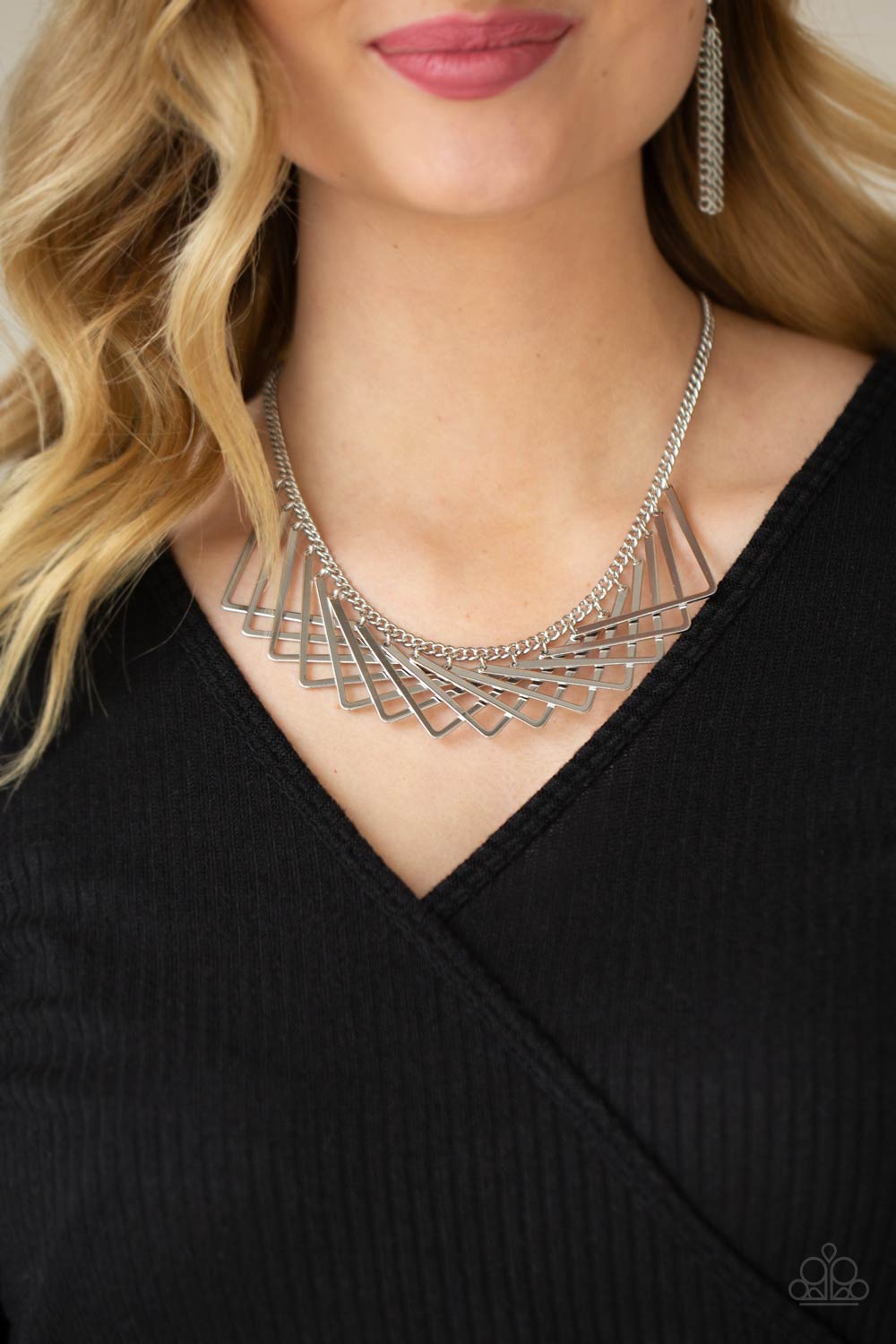 Metro Mirage - Silver Necklace Paparazzi - 1404