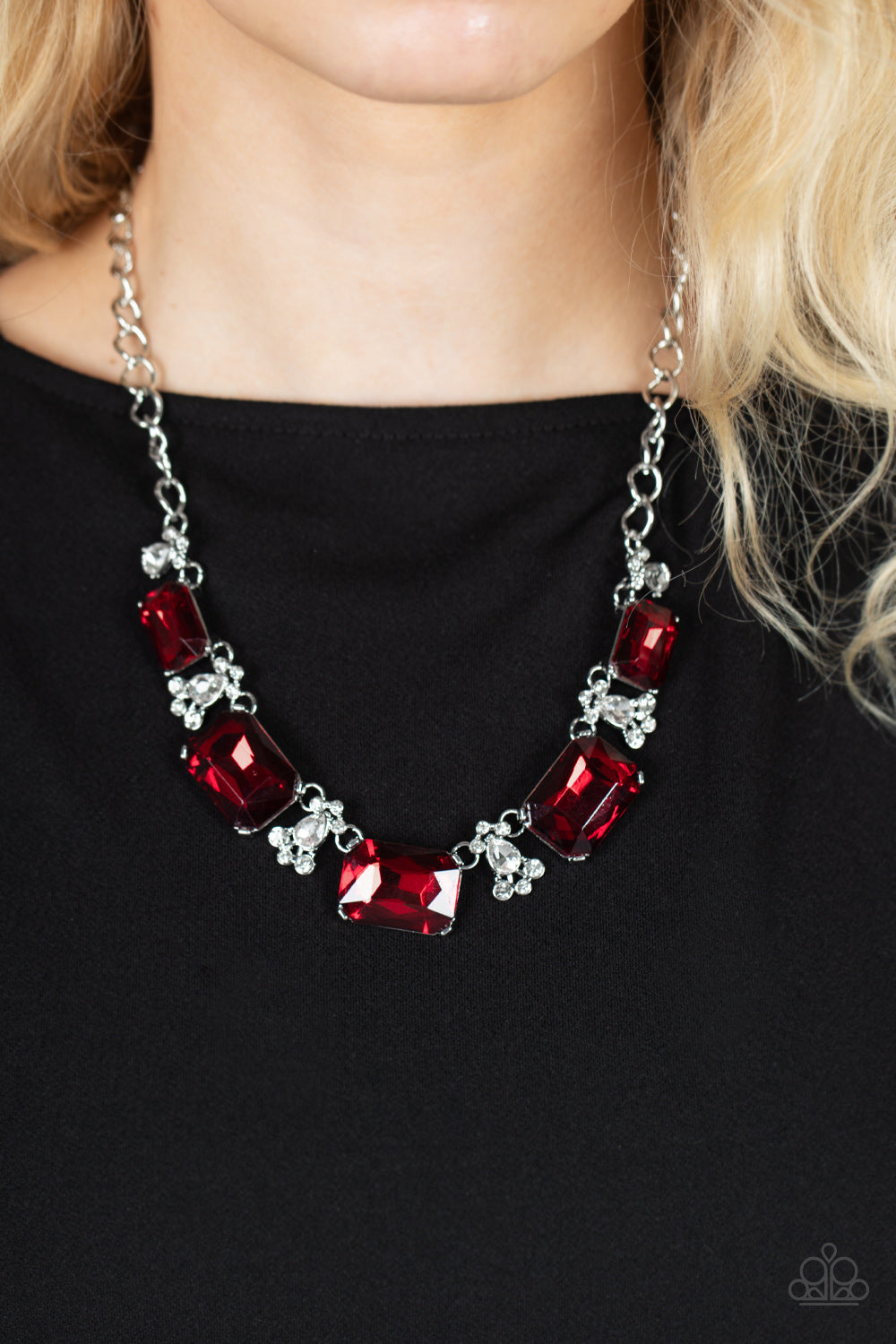 Flawlessly Famous - Red Necklace Paparazzi - 1467