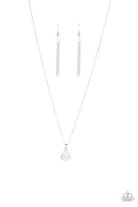 Turn On The Charm White Necklace Paparazzi - 827